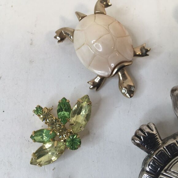 Lot Of 8 Vtg  Animal Insect Pins Brooch Earrings Frog Turtle Dragonfly   Scarab - Picture 7 of 12